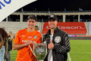 ΟΦΗ: Ο Μπάμπης Κωστούλας πανηγύρισε την κατάκτηση του Κυπέλλου με τον αδερφό του και τον Ανδρούτσο!