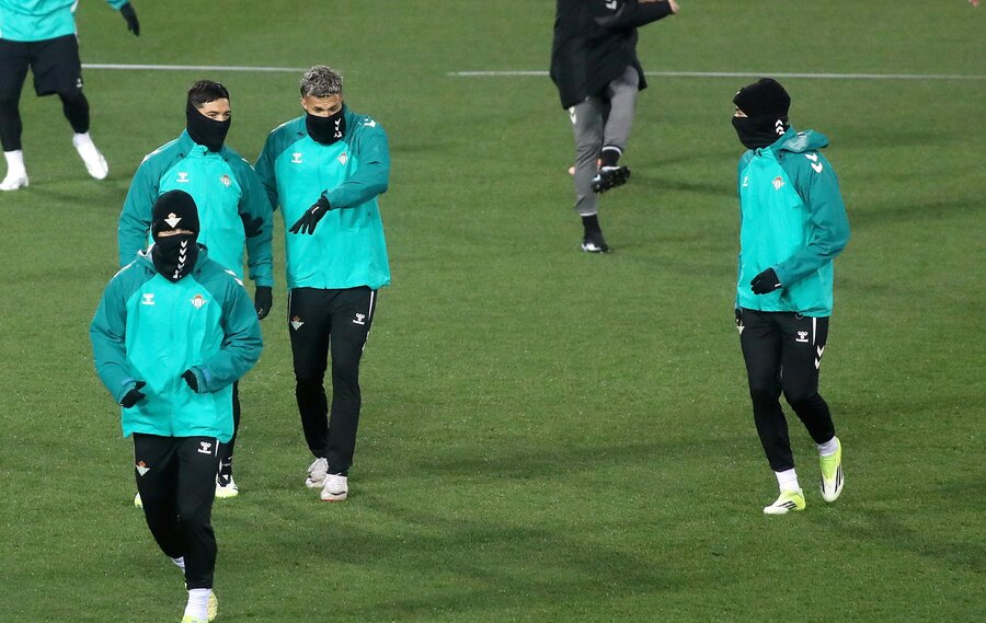 Πάγωσαν από το κρύο στην Τούμπα οι παίκτες της Μπέτις! (video)