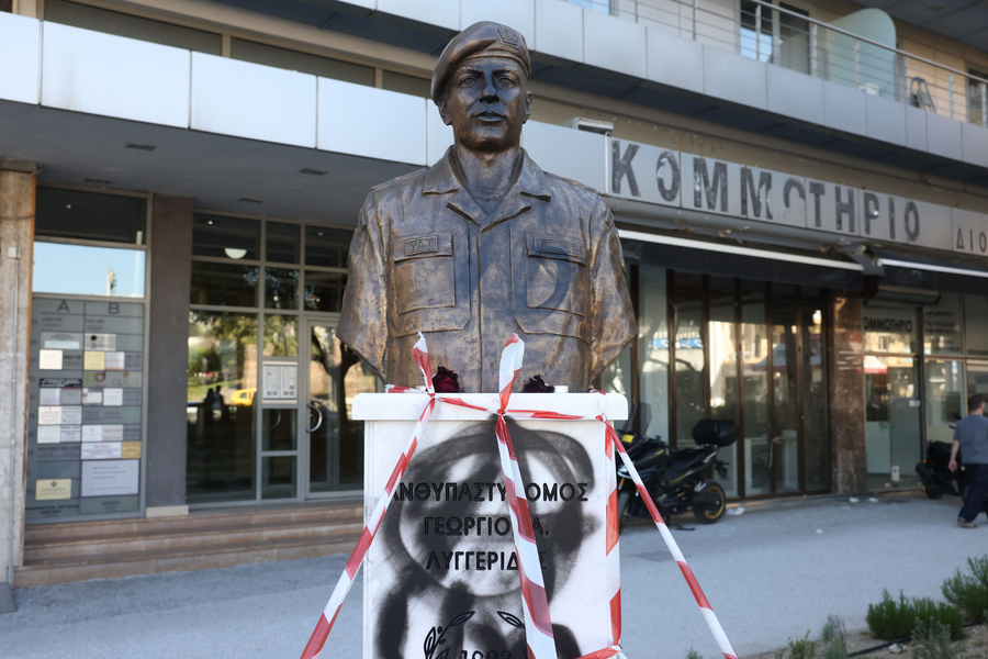 Σοκ στη Θεσσαλονίκη: Άγνωστοι βανδάλισαν την προτομή του Γιώργου Λυγγερίδη