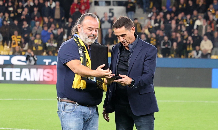 ΑΕΚ: Βράβευση και αποθέωση για τον Μανόλο Χιμένεθ στην OPAP Arena! (video)