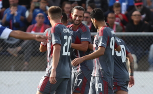 Ελλάς Σύρου - Ολυμπιακός 2-5: Με πρωταγωνιστή τον Γιαζίτζι οι «ερυθρόλευκοι» πέρασαν από τις Κυκλάδες (video)