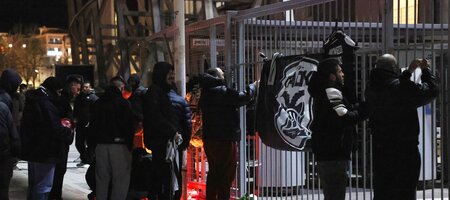 Συγκλονίζουν οι οπαδοί του ΠΑΟΚ: Έσπευσαν στην Τιμισοάρα για τους τραυματίες (vid)