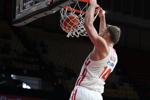 Ολυμπιακός: Πεντάδα στα δίποντα ο Βεζένκοφ, πρώτος ξένος στα τρίποντα ο Πίτερς