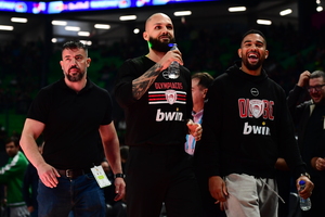 Παναθηναϊκός - Ολυμπιακός: Έντονες αποδοκιμασίες στην είσοδο του Φουρνιέ, χαιρέτησε την εξέδρα ο Γάλλος