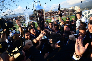 Καλαμάτα: Η στιγμή της απονομής του τροπαίου (video)