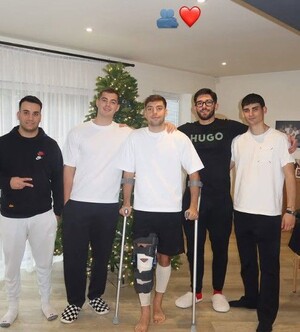 Τζίμας: Ανάρτησε φωτογραφία με πατερίτσες και δεμένο πόδι