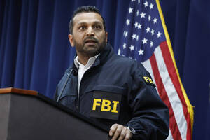 Διευθυντής FBI: «Ιστορική σύλληψη εγκληματικής οργάνωσης που απλώνεται σε NBA και Cosa Nostra»