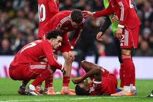 Λίβερπουλ: Σκόραρε και αποχώρησε υποβασταζόμενος ο Ίσακ