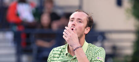 Μεντβέντεφ: Γνώρισε ντροπιαστικό αποκλεισμό με διπλό bagel στο Μόντε Κάρλο και διέλυσε τη ρακέτα του! (video)