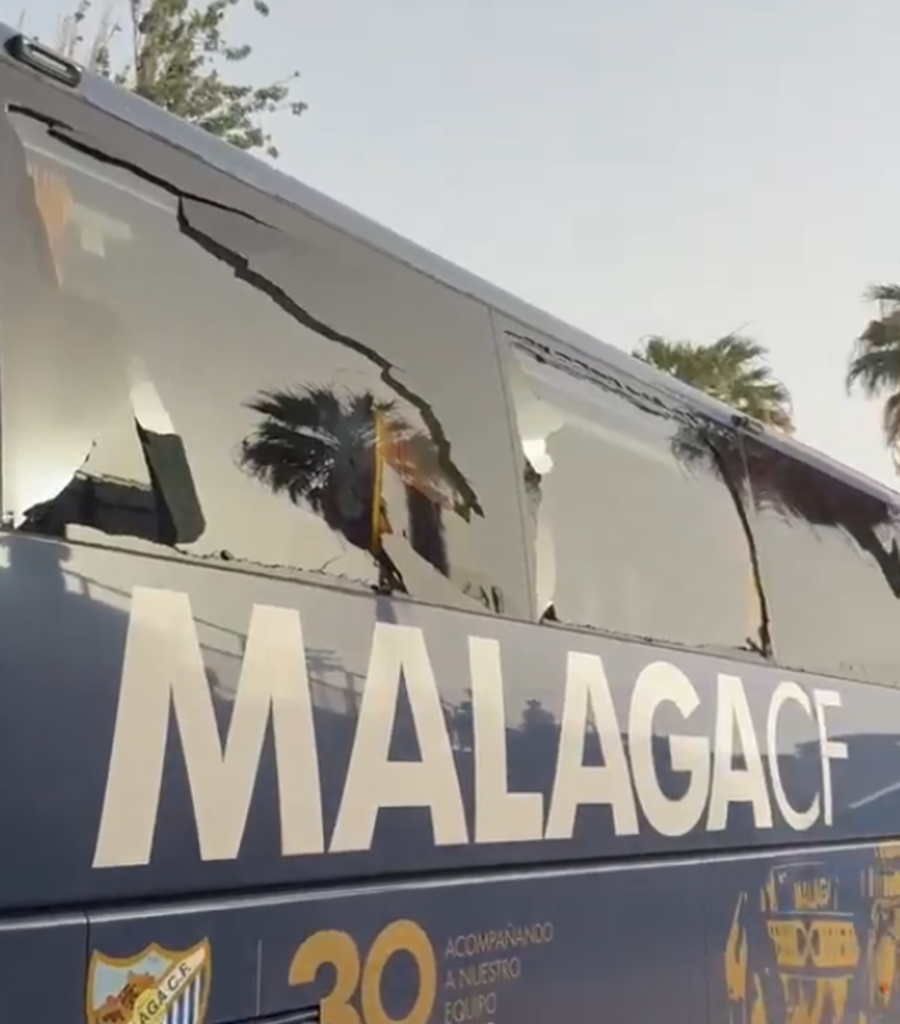 Μπαράζ ανόδου Λα Λίγκα: Χάος και εικόνες ντροπής πριν το Αλμερία - Μάλαγα, έσπασαν το πούλμαν των φιλοξενούμενων (video)