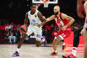 Παραμένει για ακόμη έναν χρόνο στη Βαλένθια ο Μουρ