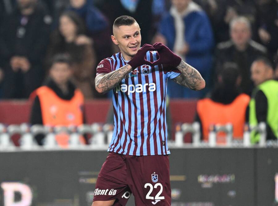 AEK: Στην Αθήνα ο Ζουμπκόφ - Περνάει ιατρικά και υπογράφει
