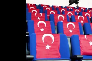 Περιστέρι: Η Πετκίμ γέμισε τουρκικές σημαίες το γήπεδο (video)