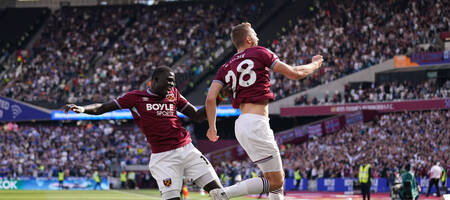 Πρέμιερ Λιγκ: Νίκη παραμονής στο 90+3' η Γουέστ Χαμ, ζωντανή η Τότεναμ