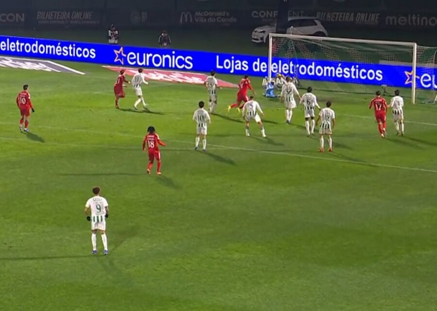 Ρίο Άβε: Σπάνιο αυτογκόλ και δοκάρι ο Ντόι απέναντι στον... Παυλίδη (video)