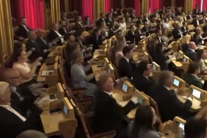 Μουντιάλ 2026: Την είδαν... Βίκινγκς και στη Βουλή της Νορβηγίας (video)