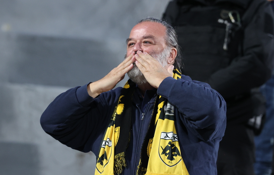 ΑΕΚ για τη φωτογραφία που κυκλοφορεί με Ηλιόπουλο: «Φθηνά κόλπα από φθηνούς ανθρώπους...»