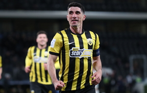 ΑΕΚ – Λεβαδειακός 4-0: Ισοπέδωσε τους Βοιωτούς με «όργια» Μάνταλου και παρέμεινε στην κορυφή η Ένωση! (video)