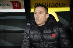 Τα «έβαλε» με τους παίκτες του ο Παπαδόπουλος: «Ασχολούνταν με άλλα πράγματα πριν το ματς με την ΑΕΚ» (video)