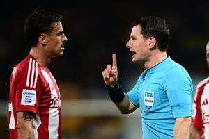 Όταν ο διαιτητής του Παναθηναϊκός-Ολυμπιακός δέχθηκε άγρια επίθεση σε ματς στην Τουρκία