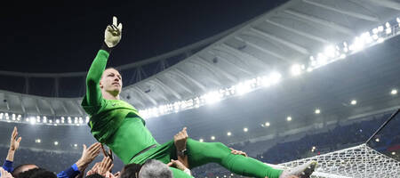 Έπιασε τέσσερα πέναλτι με κάταγμα στο χέρι: Η απίστευτη ιστορία του τερματοφύλακα της Παρί Σεν Ζερμέν