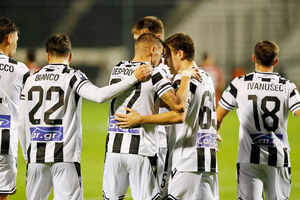 Παίρνει φωτιά το πρωτάθλημα με ειδικά στοιχήματα!