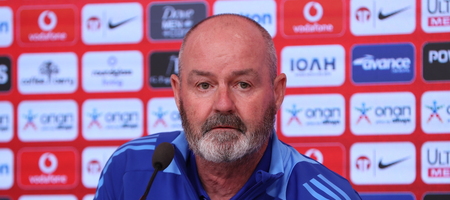 Στιβ Κλαρκ: «Πάμε για τη νίκη κόντρα στην Ελλάδα, με αυτή τη νοοτροπία θα παίξουμε»