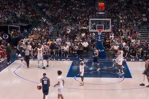 Μπερδεύτηκαν διαιτητές και παίκτες και χάρισαν το blooper της χρονιάς στο NBA (video)