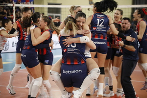 AO Θήρας-Πανιώνιος 1-3: Σήκωσαν το πρώτο Κύπελλο της ιστορίας τους οι «κυανέρυθρες» (video)