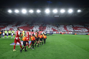 «The King of Europe is here»: Το επιβλητικό κορεό των οπαδών του Ολυμπιακού στο ματς με τη Ρεάλ! (video)