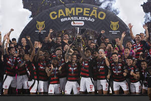 Φλαμένγκο: Μετά το Λιμπερταδόρες σήκωσε και το πρωτάθλημα Βραζιλίας! (video)