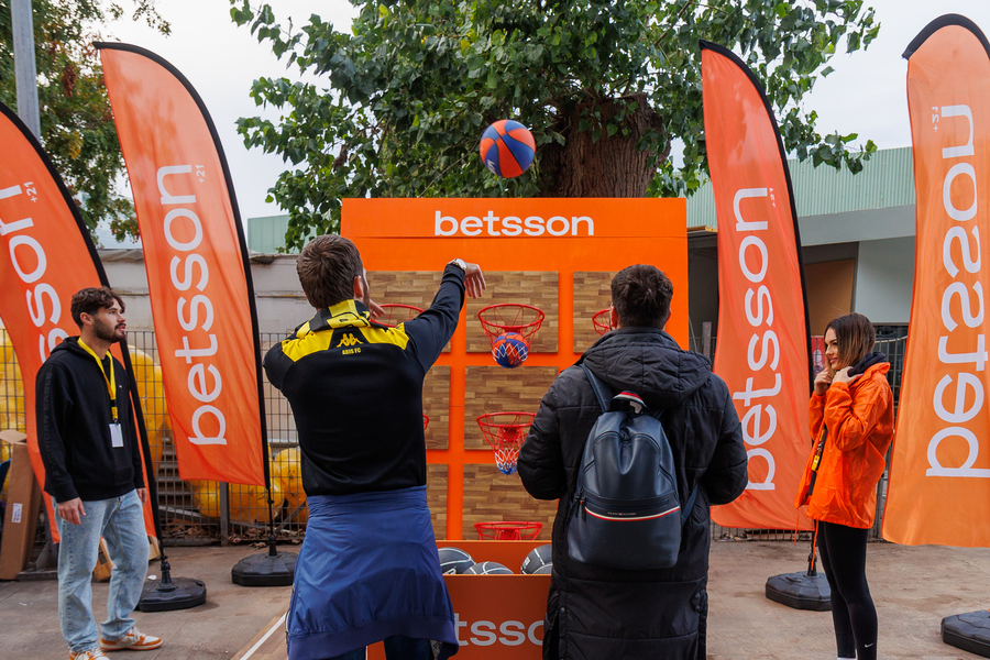 Η Betsson απογείωσε την πρεμιέρα του Αυτοκράτορα – Ο Richard Hsiao στο πλευρό του κόσμου και της ομάδας