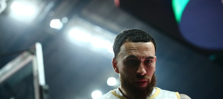 Απάντηση Τζέιμς σε οπαδό: «Αγαπώ τον Σλούκα, αλλά ποτέ δεν ήταν πιο γρήγορος από εμένα»