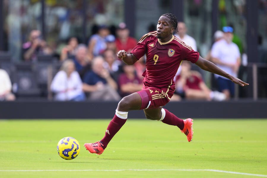 Διεθνή Βενεζουελάνο επιθετικό φέρνει ο Βόλος!