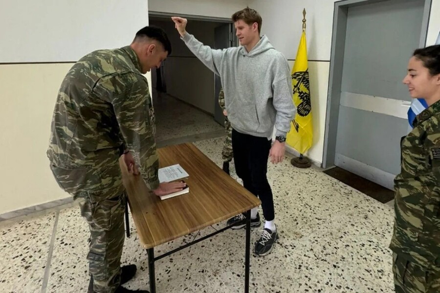 ΚΑΕ Ολυμπιακός: Πόσταρε photos των Γουόκαπ, Βεζένκοφ, Ντόρσεϊ από τον στρατό - Η ατάκα για Γιαννακόπουλο