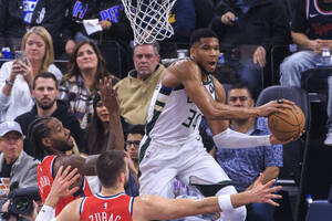 Μπορούν την νίκη οι Μπακς