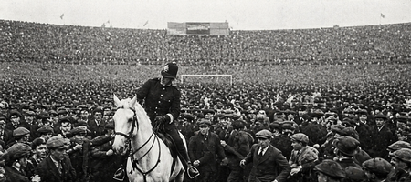 Όταν 300.000 θεατές «κατέλαβαν» το Γουέμπλεϊ: Ο τελικός που έγραψε ιστορία! (video)
