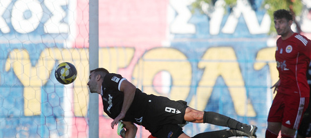 Ηλιούπολη - Καλαμάτα: Ο Μάντζης σκόραρε και ασπάστηκε τον τραυματισμένο Τσιλιγγίρη (video)