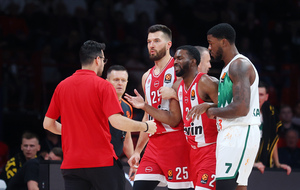 Ολυμπιακός: Έπαιξε για 1:16 και τραυματίστηκε ο Έβανς!