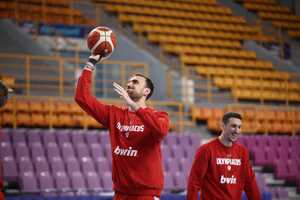 Με νάρθηκα ο Μιλουτίνοφ – Τελευταία στιγμή θα αποφασιστεί η συμμετοχή του στον τελικό του Allwyn Final 8 με τον Παναθηναϊκό