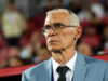Επέστρεψε στους πάγκους ο Κούπερ στα 70 του!