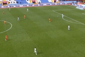 Γιαννιώτης: Σκόραρε με βολέ από το τέρμα του! (video)