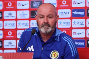 Στιβ Κλαρκ: «Πάμε για τη νίκη κόντρα στην Ελλάδα, με αυτή τη νοοτροπία θα παίξουμε»