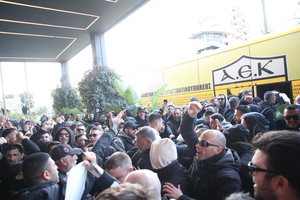 ΑΕΚ: Ψυχολογικές «ντόπες» στους παίκτες κατά την αναχώρηση για «Καραϊσκάκης»! (pics)