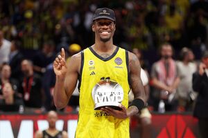 Ανακοίνωση-βόμβα από τον Γιαννακόπουλο: «Ο Χέιζ-Ντέιβις είναι παίκτης του Παναθηναϊκού»