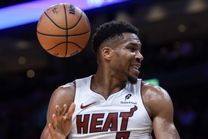 NBA: Triple-double ο Αντετοκούνμπο, αλλά οι Χιτ συνεχίζουν χωρίς νίκη (video)