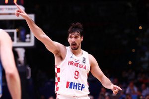 Σάριτς: Έμεινε ελεύθερος και «γλυκοκοιτάζει» Ευρώπη