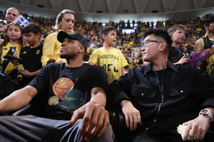 «Ρε Γιάννη, ρε Γιάννη, ρε Γιάννη, άντε τελείωνε με το NBA φτάνει»: Το απίθανο σύνθημα των οπαδών του Άρη για τον Αντετοκούνμπο! (video)