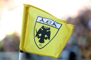 Καταγγέλλει τον Ποντένσε στην εισαγγελία η ΑΕΚ για ρίψη ομπρέλας στην κερκίδα