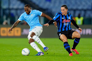 Αναγκασμένη να πάρει κάτι